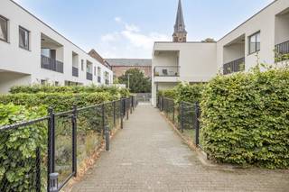 Appartement te koop in Antwerpen Indeling:eerste verdieping:- inkomhal met ingemaakte kasten- apart toilet- woonkamer met veel lichtinval-...