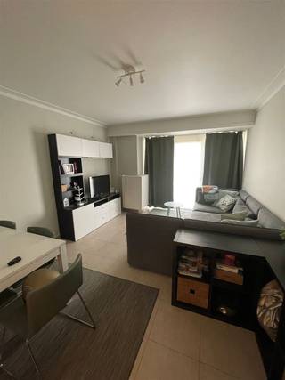 Ontdek dit gezellige appartement in het hart van De Panne, een perfecte uitvalsbasis voor wie wil genieten en of investeren aan de kust. Met...