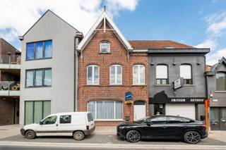 - Ideale ligging in Dadizele-centrum: Kleppestraat 13- Ruime leefruimte- Praktische keuken- Onderhoudsvriendelijke tuin- 4 volwaardige slaapkamers-...