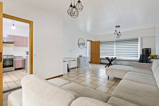 Deze op te frissen woning is gelegen op een toplocatie nabij de Kloosterheide te Lier.<br /><br />De woning biedt een unieke kans om volledig in te richten naar eigen smaak en stijl.<br /><br />Het gelijkvloers bestaat uit een ruime inkom met apart toilet. Vanuit deze inkom bereiken we de woonkamer en vervolgens de keuken die toegang geeft tot het terras en de kelder.<br /><br />De eerste verdieping beschikt over 3 slaapkamers (15m²/12m²/8m²) en een badkamer.<br /><br />Verder is er de ruime zolder die tevens uitbreidingsmogelijkheden kan verlenen voor eventueel een slaapkamer of hobbyruimte.<br /><br />Deze woning beschikt dus over goede ruimtes, een zolder, een terras en een kelder,  ideaal voor iemand die op zoek is naar een leuk renovatieproject met veel mogelijkheden. <br />Goed om weten is dat de woning ook langs de achterkant te bereiken is. Ideaal voor het parkeren van de fietsen zonder door de woning te moeten gaan.<br /><br />Mis deze kans niet om uw eigen woning te creëren op deze toplocatie en kom gerust langs voor een bezichtiging en ontdek het potentieel van deze woning.<br /><br />Pluspunten:<br />+ Toplocatie nabij Kloosterheide<br />+ Op te frissen naar eigen smaak en stijl<br />+ 3 Slaapkamers<br />+ Ruime zolder met potentieel<br />+ Zeer grote Kelder<br />+ Terras<br />+ Ruime oprit<br />+ Gunstig EPC: C =&gt; geen renovatieplicht<br />...<br /><br />Heeft u interesse in deze op te frissen woning en wenst u een bezoek ter plaatse in te plannen? Aarzel niet ons te contacteren op het nummer 03 337 50 70 of via info@vbvastgoed.be.