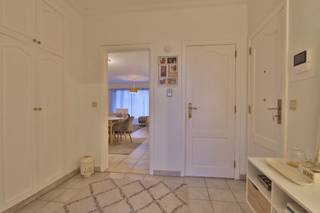 Geniet je graag van de rust? Dan is dit appartement op een toplocatie in Beveren iets voor jou!Via de inkomhal komt u in de ruime leefruimte met...