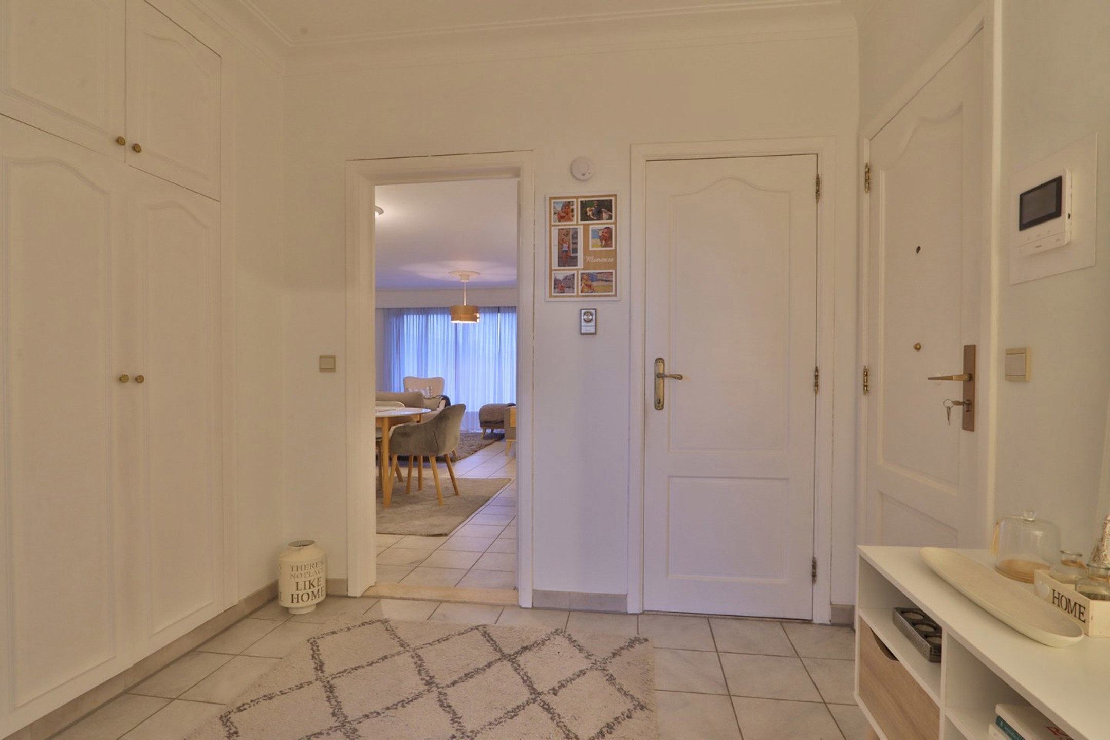 Zeer ruim 2 - slaapkamer appartement met garage en terras te huur in centrum Beveren! - foto 2