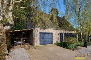  Welkom in deze warme thuis! Reeds bij het binnenstappen merk je dat dit geen gewone woning is. De huidige bewoners hebben er alles aan gedaan om net...