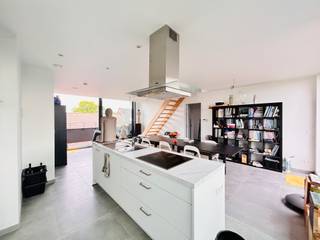 Luxueus duplexappartement met 2slp en terras in BoezingeOp zoek naar een recent, modern, ruim en instapklaar appartement vlak bij Ieper? Dit prachtig...