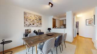 Recent duplex appartement gelegen in het centrum van Knokke op wandelafstand van de Dumortierlaan en de Lippenslaan. Het gebouw is van 2009...