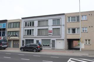 Een ruime opslag ruimte met een vrije hoogte van ca 6m, groot 247m². De ruimte is bereikbaar via een garagepoort met een breedte van 2.05m:...