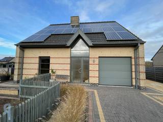 Breng een bezoek aan deze instapklare open bebouwing, voorzien van een inkomhall met gastentoilet, lichtrijke leefruimte en ingerichte keuken. Op...