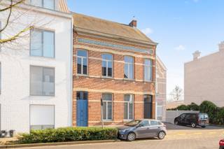 Karaktervolle & sfeervolle herenwoningGelegen in het centrum, op wandelafstand van de befaamde Bergstraat en het station van Heist-op-den-Berg,...