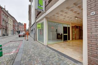 ESPACE COMMERCIAL AVEC UNE EXCELLENTE VISIBILITÉ AU CŒUR DE MALINESImmeuble commercial à un emplacement de choix, idéal pour une petite...