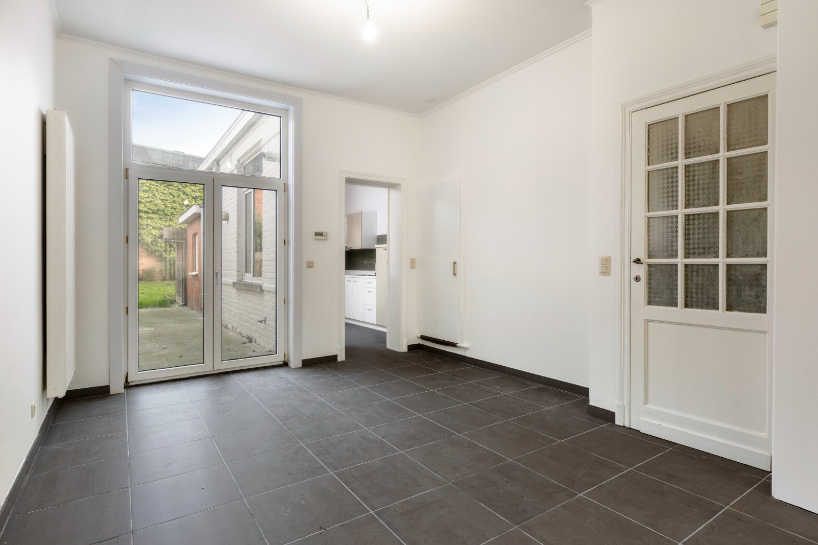 Gezellige instapklare woning met 3 (mogelijk 4) slaapkamers en ruime tuin in het centrum van Ieper - foto 4