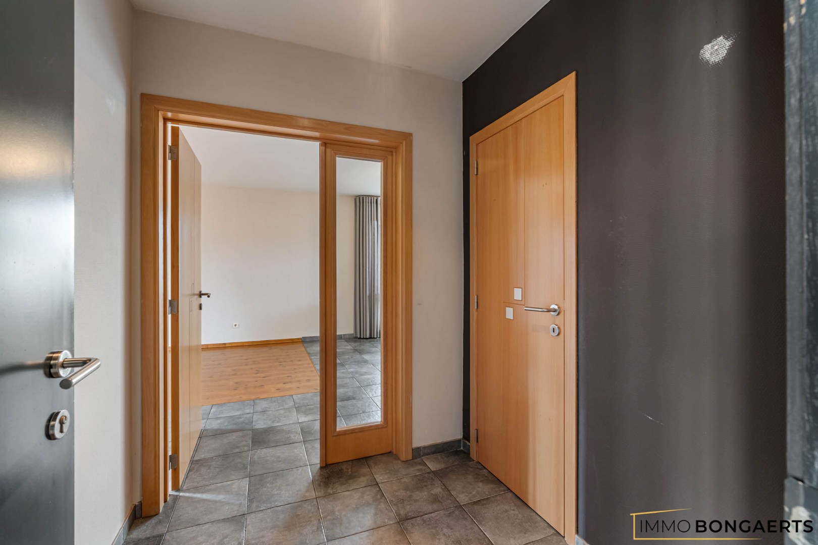 Ruim duplexappartement met 4 slaapkamers - foto 2