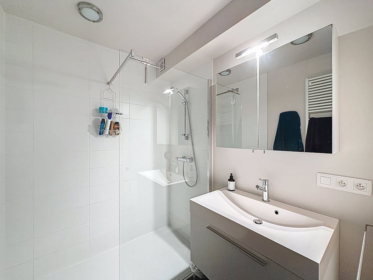 Spacieux appartement de deux chambres avec terrasse à Gand. - photo 4