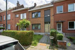 In quiet and green Haren is located this charming and ready to move in two-fronted house. Thanks to its location in a peaceful residential area,...