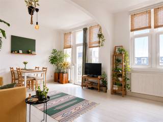 Appartement lumineux avec 1 chambre près de Zurenborg !Bel appartement situé dans une rue latérale de la Plantin &amp; Moretuslei, au 5e étage, avec des éléments authentiques. Comprend un salon avec cuisine ouverte équipée d'un four et d'un lave-vaisselle.Derrière le salon, vous trouverez la chambre partiellement ouverte avec une salle de bains attenante (douche et lavabo). Les toilettes sont séparées dans le couloir. À l'arrière, il y a un débarras avec un raccordement pour une machine à laver. SUPER atout : la terrasse commune sur le toit !L'appartement est situé près du quartier branché de Zurenborg. En vélo, vous êtes à 7 minutes du centre-ville et en voiture, à 5 minutes des accès aux différentes autoroutes. Mobiscore de 9,5/10.- NON MEUBLÉ- Charges mensuelles: 55 euros, incluant l'entretien et la consommation des parties communes + ascenseur- Caution: 2.250 euros (3 mois de loyer)- Disponible: à partir du 1/09/2026- Type de contrat: Durée déterminée (1 an), renouvelable par la suite- Adresse: Van den Nestlei 17 - 2018 ANVERSAbricasa vous offre un accompagnement immobilier personnel et actif de A à Z ! Faites notre connaissance !