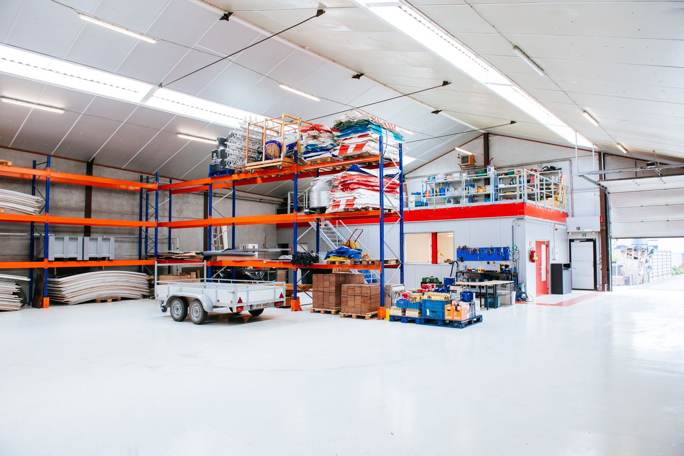 520 m² magazijn met buitenruimte en kantoor op toplocatie nabij de N35 - foto 2