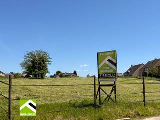 Ce terrain est situé dans le village rural de Widooie, entre Tongres et Borgloon, dans une rue calme, avec des prairies et des champs à...