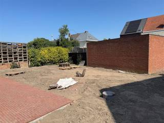 Deze nieuwbouwwoning met 4 slpks is gelegen in een gegeerde buurt in Mechelen-Zuid op 1,6 km van treinstation. De woning is energiezuinig en...