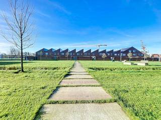 Ces nouvelles propriétés commerciales à vendre ont un emplacement commercial de premier plan dans le centre de Lokeren et bénéficient d'un...