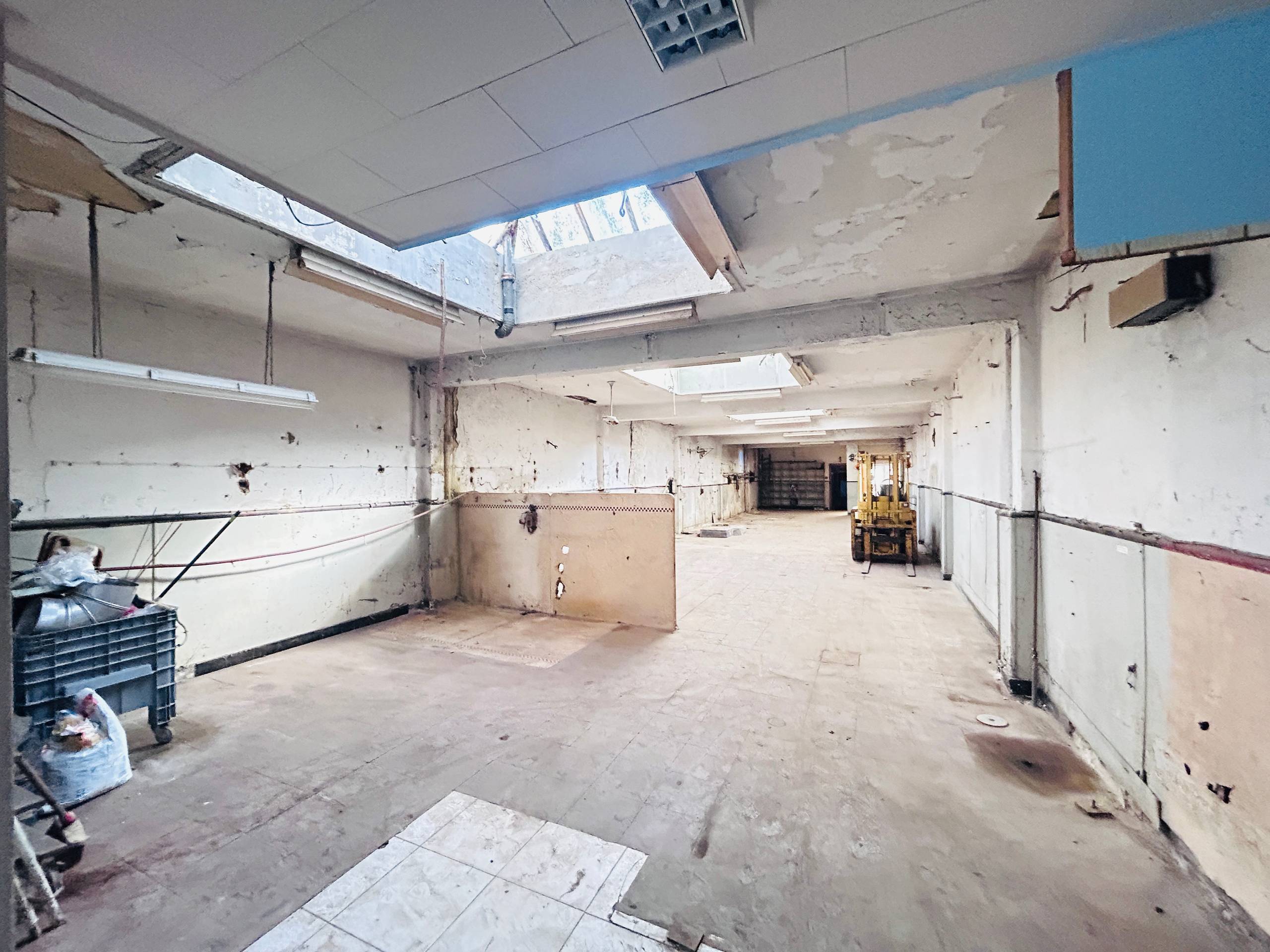 Ruim handelspand van 420m² + woonst - foto 4