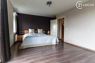 Move-in ready house with multifunctional space, solar panels, and prime location in BeverenThis well-maintained house in Vrasene (Beveren) offers a...