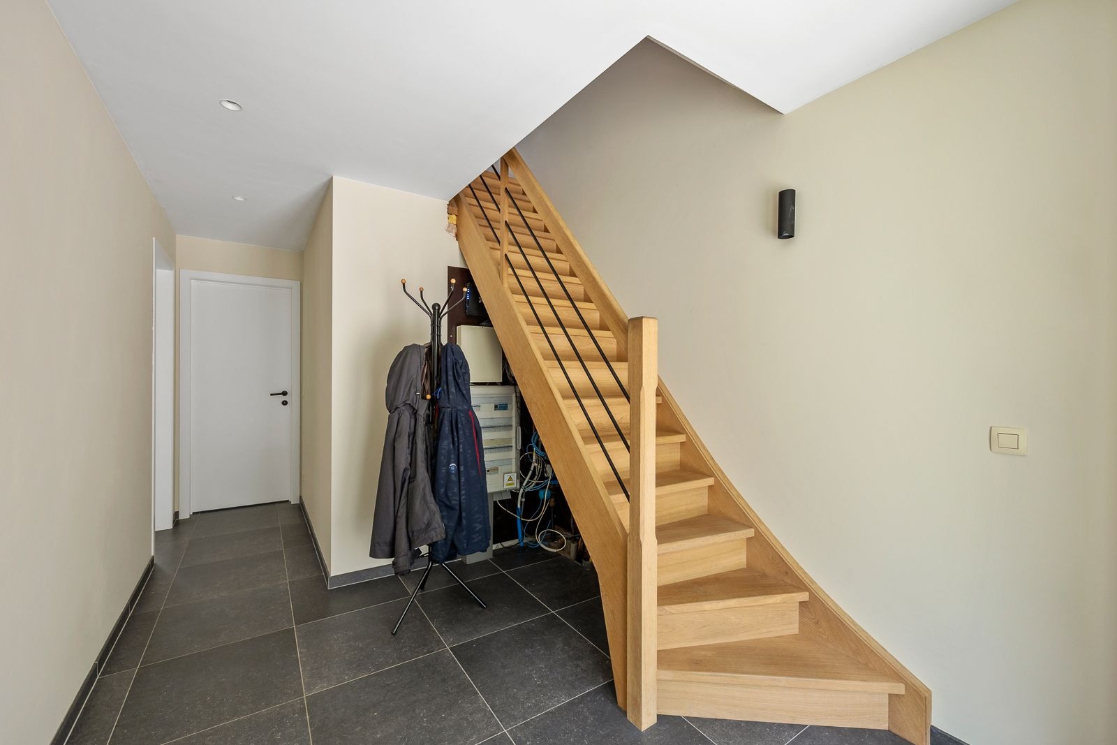 Instapklare woning met karakter, licht en ruimte in Hoevenen ! - foto 2