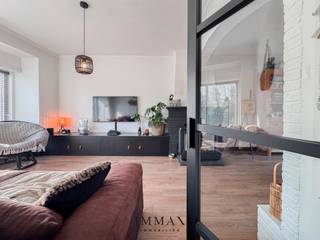 ** OPEN HOUSE: ZATERDAG 9/05 VAN 10U - 12U **<br /><br />De woning bevindt zich in een rustige en gegeerde woonstraat in het groene Assebroek. <br />Deze ligging combineert het beste van twee werelden: een vlotte bereikbaarheid en tegelijk de nabijheid van winkels, scholen en ontspanningsmogelijkheden. Ideaal voor wie comfortabel en centraal wil wonen in een aangename buurt.<br /><br />Deze woning omvat volgende indeling: <br />Souterrain/gelijkvloers: ruime inpandige garage met geautomatiseerde poort en toegang tot de tuin - wasplaats - kelder met berging.<br />Bel-etage: inkomhal met toilet en vestiaire - lichtrijke leefruimte met eetkamer - volledig uitgeruste keuken aanpalend aan eetkamer met zicht op de tuin - terras met toegang tot de tuin.<br />1ste verdieping: nachthal - 2 ruime slaapkamers met bureauruimte - 1 kleinere slaapkamer/dressing - badkamer voorzien van dubbele lavabo en inloopdouche.<br />2e verdieping: ruime en lichtrijke slaapkamer met ensuite bad.<br /><br />Voor verdere informatie of vrijblijvend bezoek contacteer Céline op 0476/60 60 23 of mail naar celine@immax.be<br /><br />* * * Deze eigendom wordt u aangeboden onder de verkoopmethode « richtprijs ». Deze vermelde richtprijs houdt bijgevolg géén aanbod in maar is een uitnodiging om tot een prijsvoorstel over te gaan. U kan steeds boven of onder deze prijs een voorstel doen die door de eigenaar al dan niet kan aanvaard worden. Voor bijkomende informatie over deze verkoopmethode kan u ons steeds contacteren. * * *