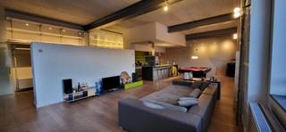 NLUnieke, lichtrijke loft van 125 m² in de Bisséstraat, nabij het centrum van Brussel. Open indeling met 4 m hoge plafonds, grote raampartijen...
