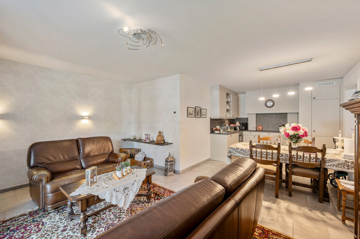 Gelijkvloers appartement, 2 slaapkamers, garage, kelderberging. - foto 4