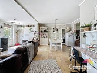 CASALINA Real Estate biedt exclusief te koop aan - Huis van 103 m² met tuin – Gelegen op een perceel van 1a15ca, nabij de golfclub STEREA, de...