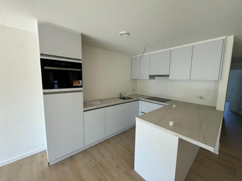 ONDER REGISTRATIERECHTEN! Nieuw luxe gelijkvloersapp, 2 slpk met tuin, carport &amp; zonnepanelen - foto 3