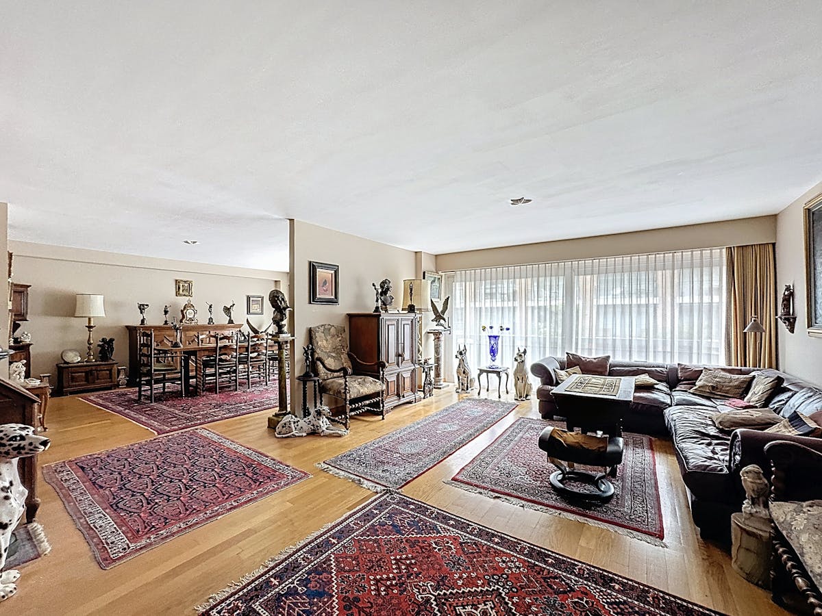 Very spacious apartment for sale in the center of Knokke - photo 1