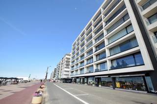 Commercieel handelspand te huur op een uitstekende locatie in het Zoute op de Zeedijk. Het pand heeft een brede façade van bijna 7 meter en...
