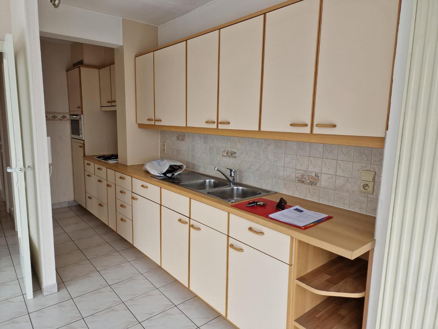 RUIM  APPARTEMENT MET 2 SLAAPKAMERS IN HET CENTRUM VAN KOKSIJDE-BAD - foto 2