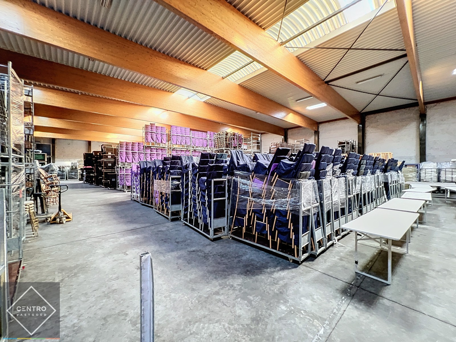 Opslagplaats ( ± 2.000m²) met 7m vrije hoogte vlakbij de havenkop te Roeselare! - photo 5