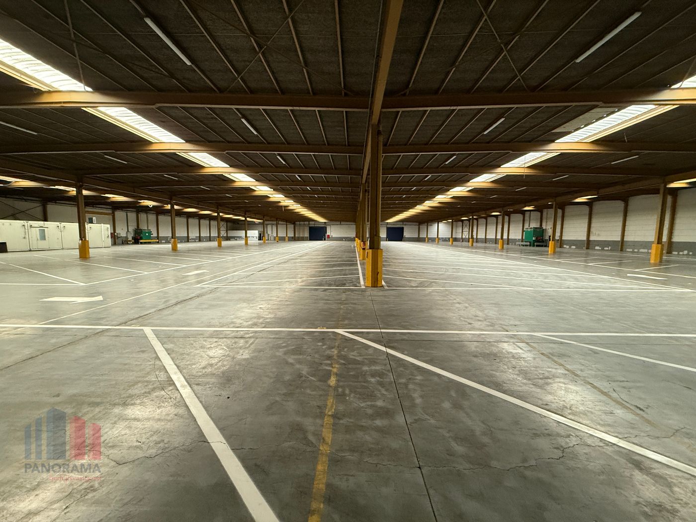 Entrepôt de 6 543 m² avec quai de chargement à louer le long de l'E17 - photo 3