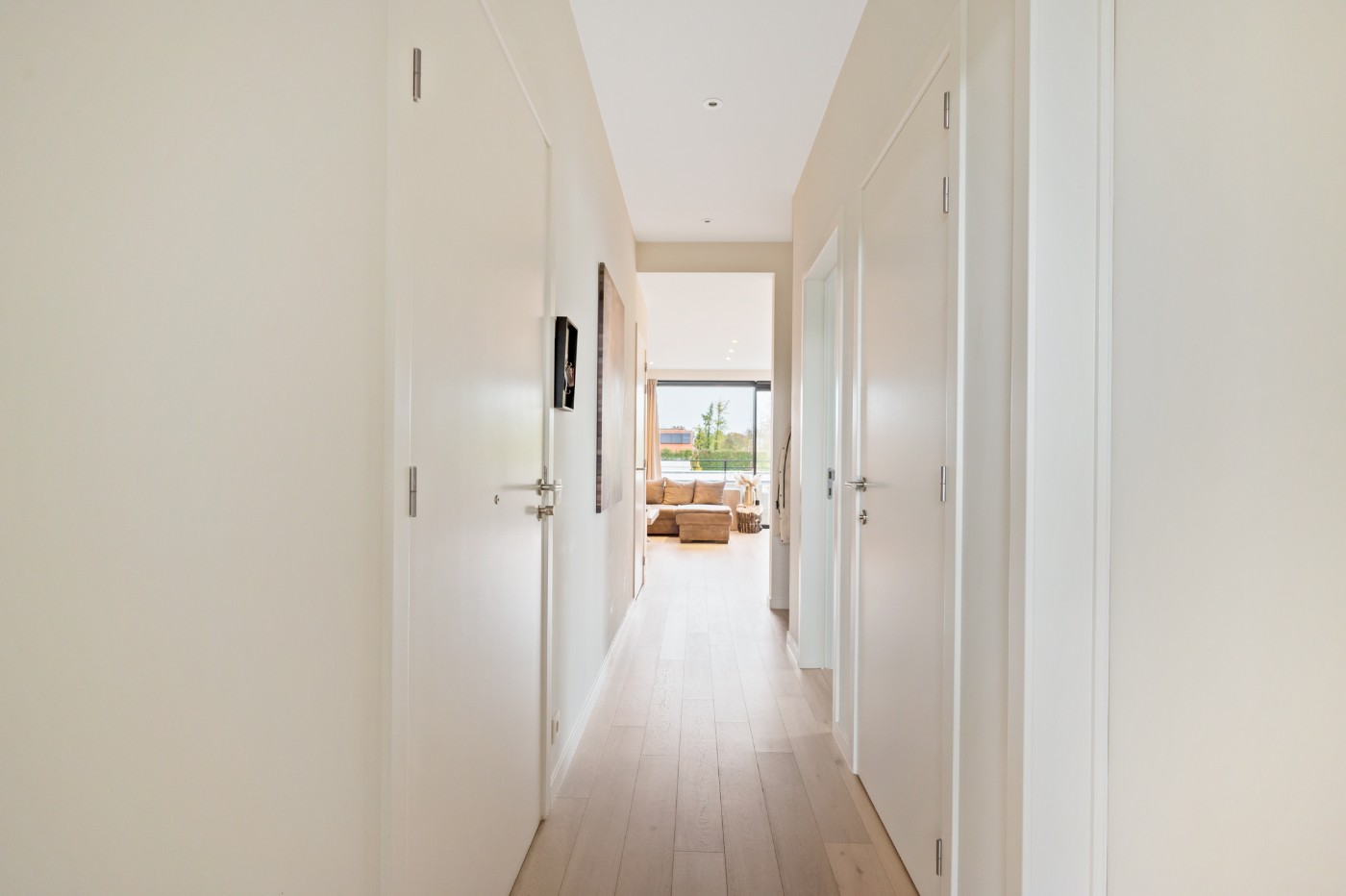 Instapklaar app. op 1ste verd. met 2 slpk., terras en autostaanplaats - foto 2