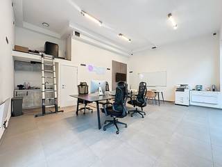 Commercial property of approximately 50m² for rent in the center of Kortrijk. The commercial building is located near the Grote Markt. EPC...