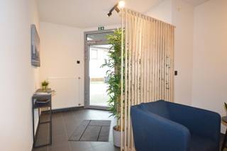 Modern- en stijlvol ingericht, met hoogwaardige, kwalitatieve materialen.1 bureau/ werkruimte van 19m² of 14m² vrij te kiezen (geel gearceerd op het...