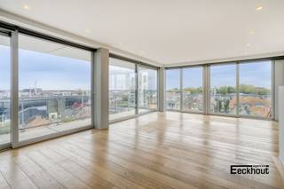 Dit prachtige appartement in Oostende biedt alles wat je nodig hebt voor een comfortabel en modern leven aan de Belgische kust. Het appartement...