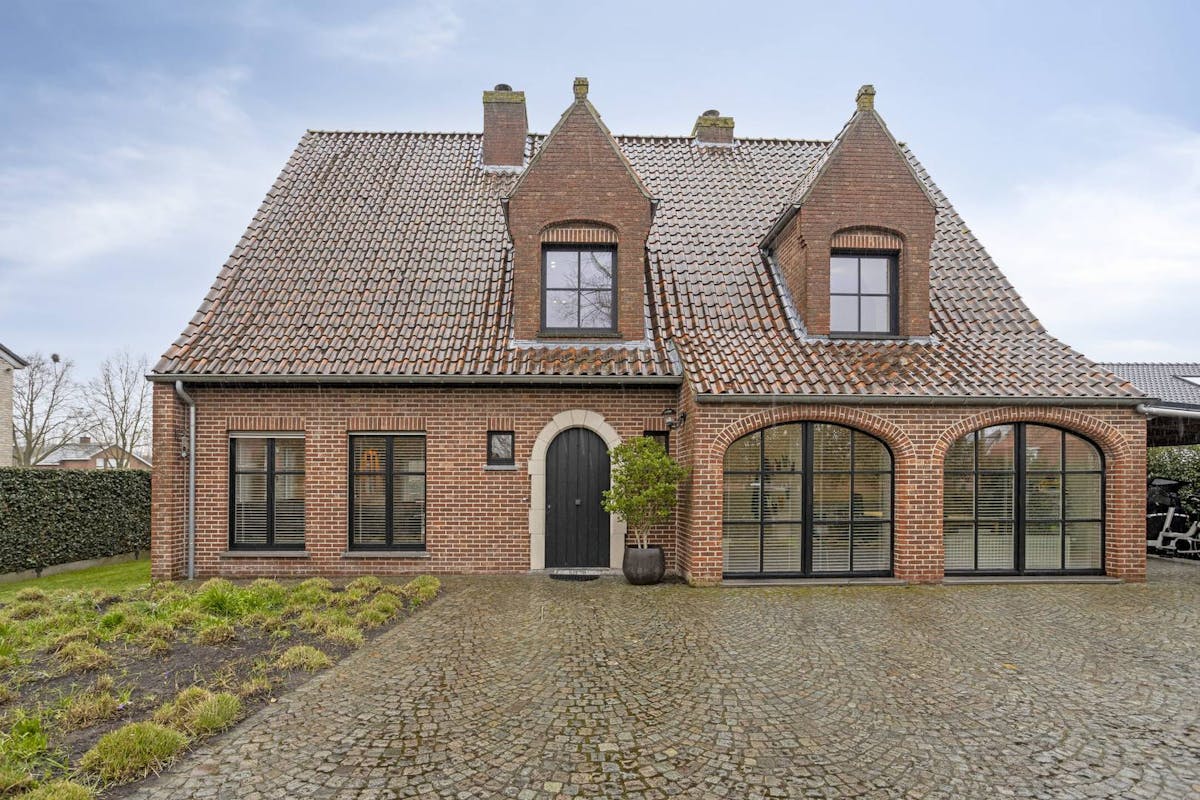 Ruim huis met 5 slaapkamers en 1.100m² grond te Sijsele - foto 2