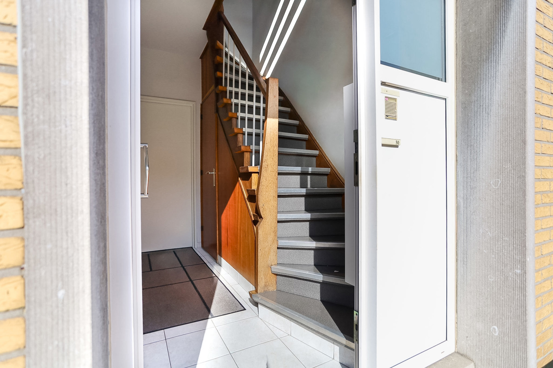 Opbrengsteigendom met 3 app en 3 garages - foto 2