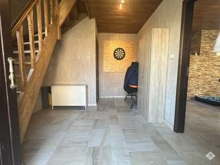 Deze ruime en instapklare woning is ideaal gelegen op een perceel van maar liefst 9 are, op korte afstand van het centrum van Buggenhout.Dankzij de...