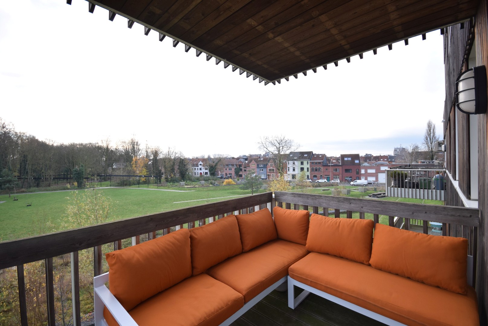 Two-bedroom apartment with a beautiful view of the park. - photo 3