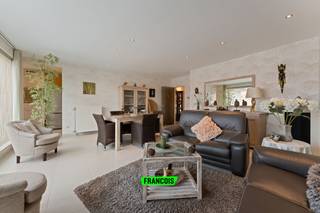 Op zoek naar ruimte, licht én een centrale doch rustige ligging aan de kust? Dan is dit instapklare duplexappartement van maar liefst 168 m² in...