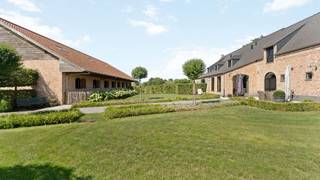 Instapklare villa met loods en paardenaccommodatie te Kinrooi – ideaal voor paardenliefhebbers en zelfstandigenDeze recente en hoogwaardige woning...