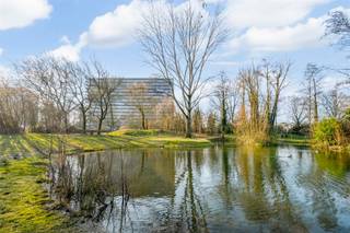 Dit verzorgd en instapklaar appartement is gelegen op de 14e verdieping en biedt een prachtig panoramisch uitzicht. Het beschikt over...