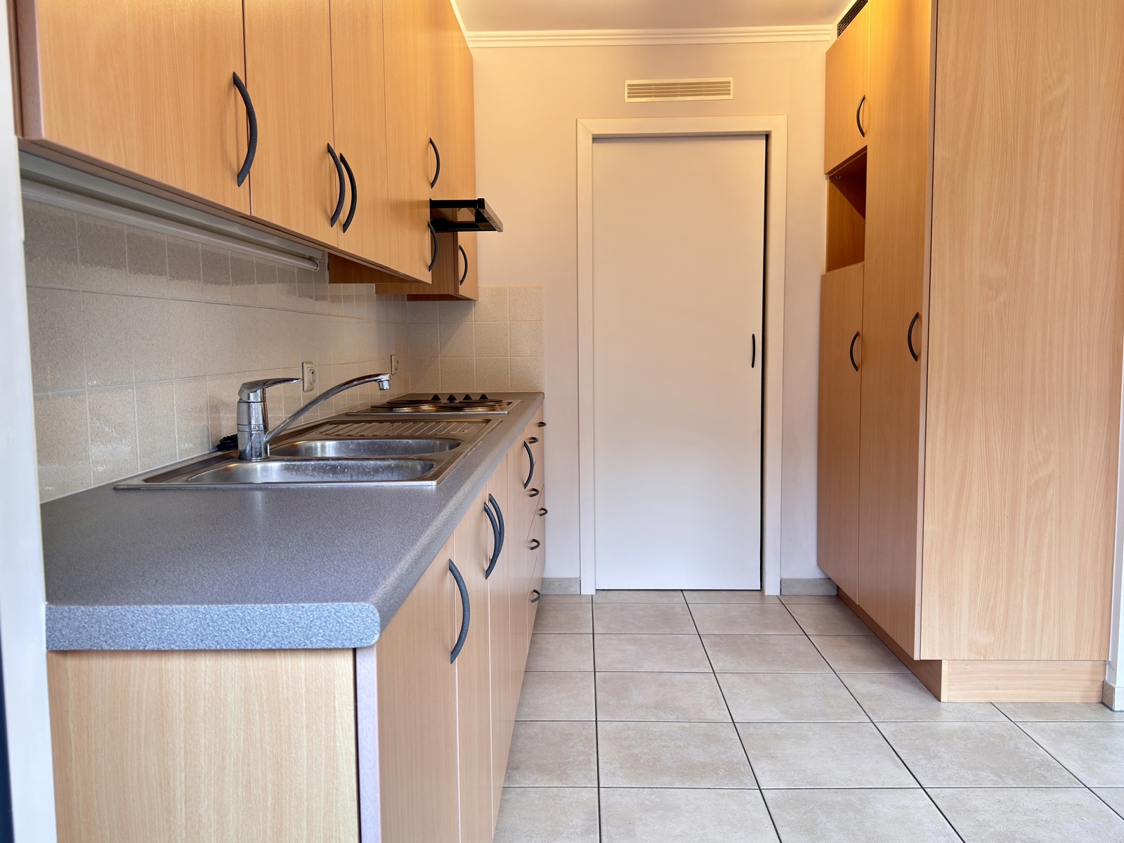 Verzorgd appartement vlakbij het centrum van Gistel. - foto 4