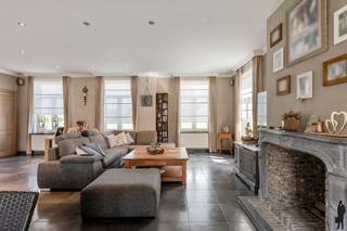 Stijlvol gerenoveerde hoevevilla op een riant perceel van 8.875 m² met 4 tot 6 slaapkamers, 3 badkamers, bureauruimte, eigen fitness en...