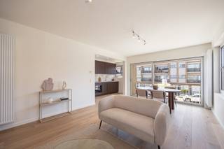 Gerenoveerd energiezuinig appartement met twee slaapkamers en terras in een rustige woonwijk te Kapellen!Het appartement gelegen op de eerste...