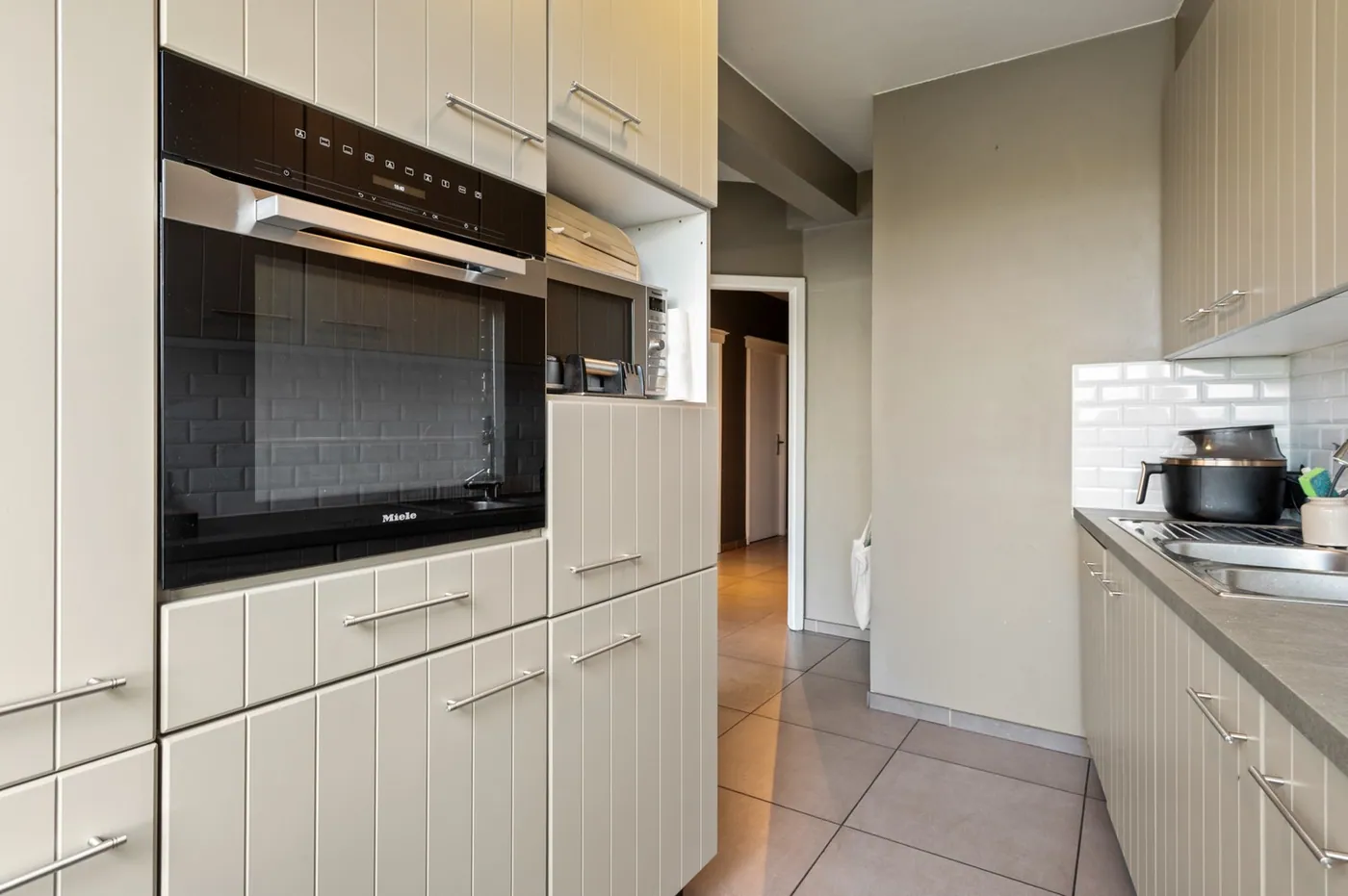 Ruim appartement met 3 slaapkamers en panoramisch parkzicht te Berchem - foto 5